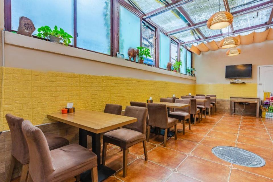 Holly'S Hostel Чэнду Экстерьер фото